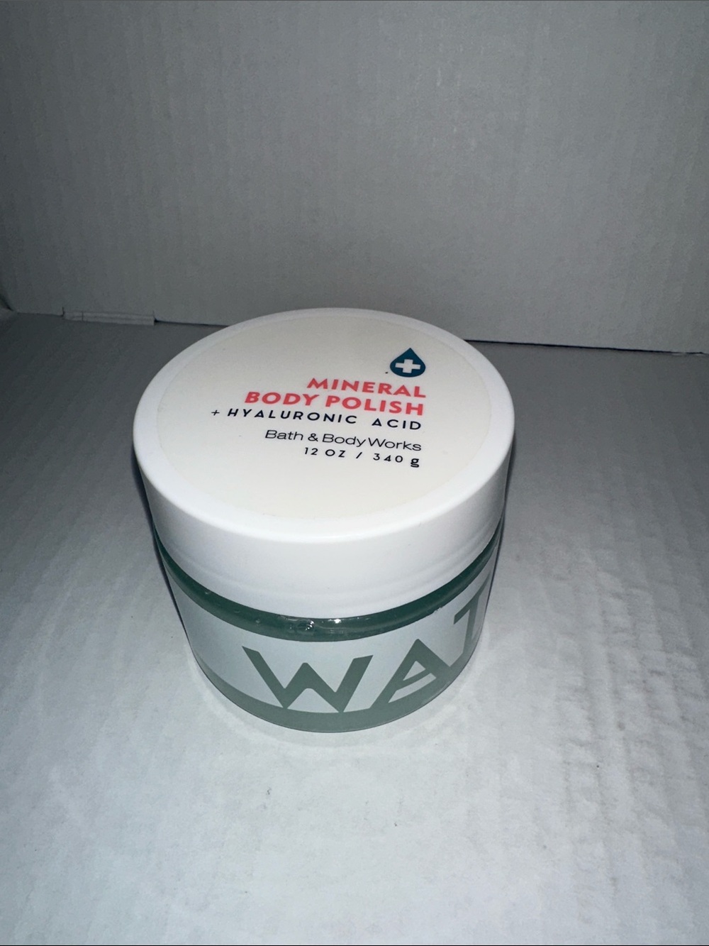 Bath & Body Works water Mineral Body Polish + Hyaluronic acid